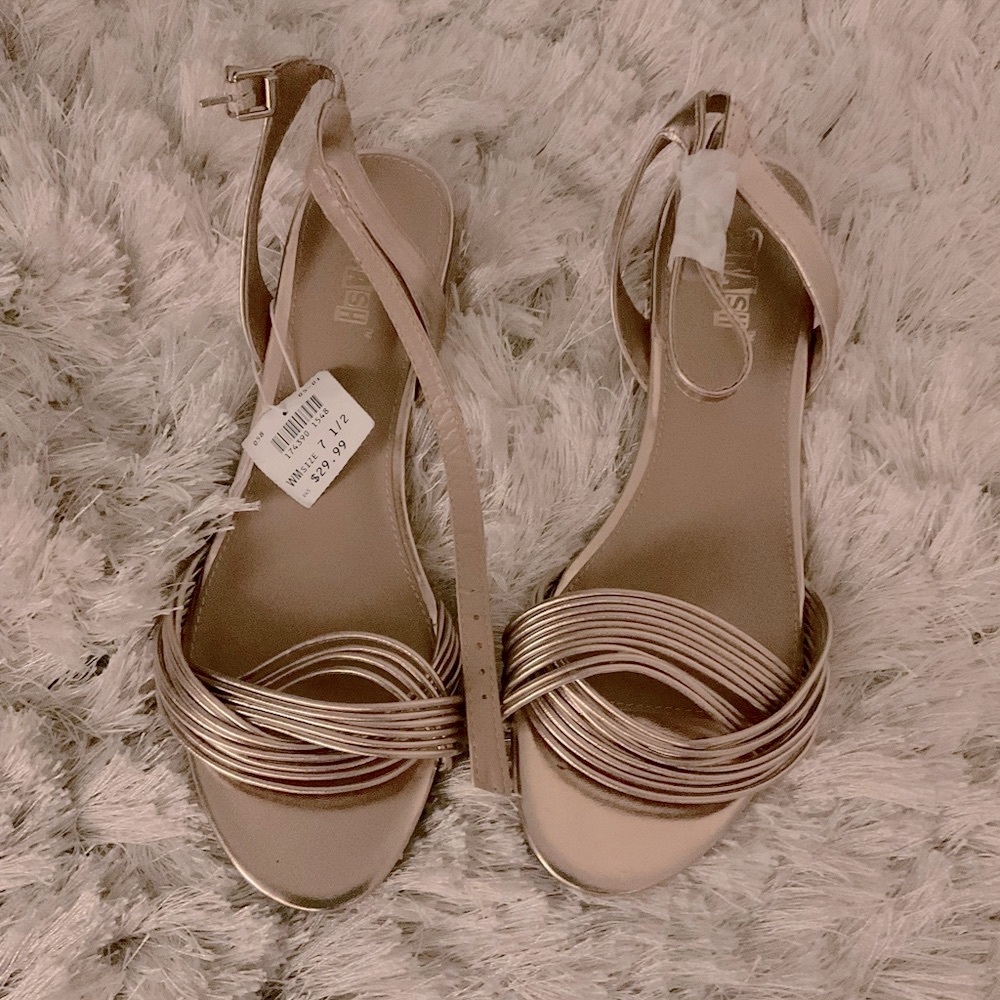 NWT Brash rose gold sandals